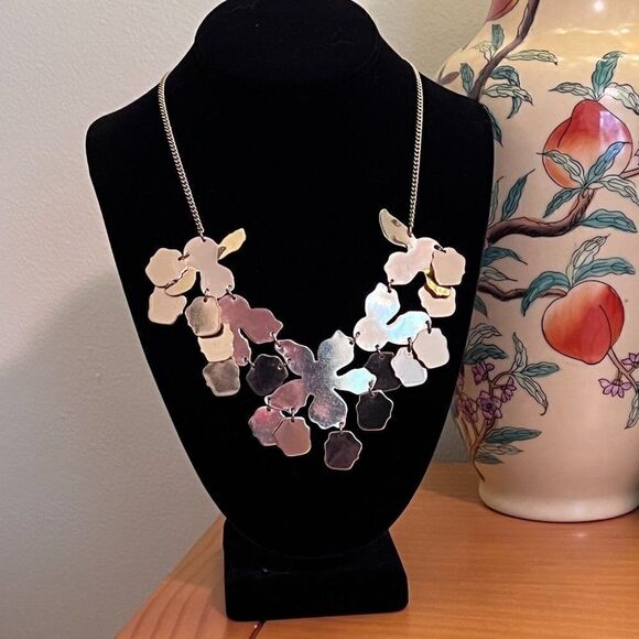 Shimmery Gold Floral Silhouette Necklace - Picture 3 of 3